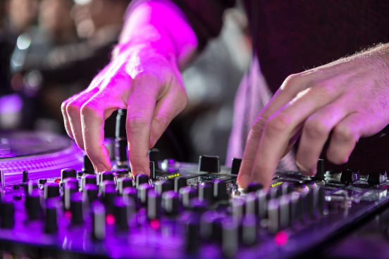 dj turntables club